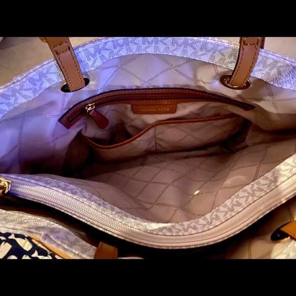 MK Michael Kors jet set handbag and wallet set EUC - Picture 3 of 5